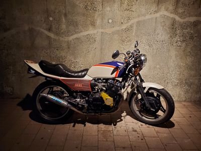 Oshigesan0's profile picture. 千葉県在住CBX400F乗り
かれこれCBXとは15年位の付き合いになります👍
休みが基本平日なのでソロ活動多めw
投稿はInstagramのみになるかも!?
のんびりとやっていきますのでよろしくお願いします🙇
無言フォローお許し下さい🙏
お気軽にフォロー等どうぞ～！