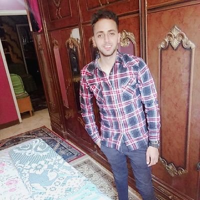 مات الرسول متواضعا فمن نحن لنتكبر 💙🌺💔👌
وينبت قلبي متيما بعظام غطتها التراب 💔ربنا يرحمك يابابا 🌺💙
Faculty of commerce 💛