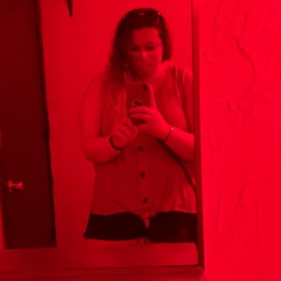 host - @onestarmovies, @snuffedpod | writer - @notashowtweets | she/her | tweets by lauren signed: