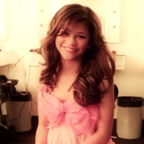 1st to use #DayaSwagg & I ♥ Zendaya! She's amazing! Zendaya replied 10x.  http://t.co/0yjsylRaeY Co-own with @ZendayaArmy