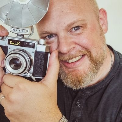 Commercial, Headshot and Fine Art Wedding Photographer.
Pushing your business further, creating dramatic works of art and documenting amazing wedding days..