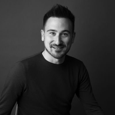 Daridoianis's profile picture. Pushing buttons like there's no tomorrow. Machines' or people's 😌