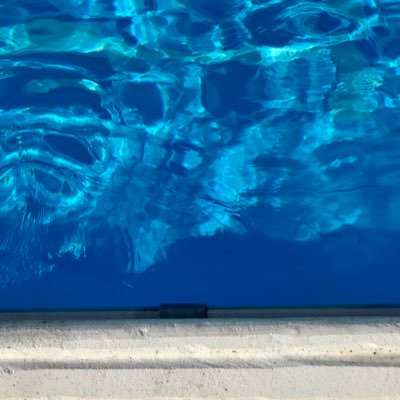 Can be found at the lido. Passionate about cold water swimming 💙 South east London. Academic - sociology of education. Queer mum 🌈 Unschooling she/ her