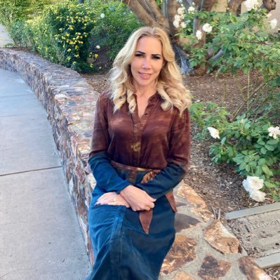 laurenvqueenb's profile picture. Just out here livin and shit.... Wife, Mom, MiMi, Lucky Lady!!❤️ #protectwomensrights #banassaultweapons #racismmuststop #iwillgetinastrangwrsvanforpuppies🐶