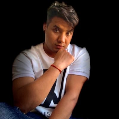 जिन्दगीमा आफ्नो तेसलाइ मान्नु जो हर सुख दुःख मा आफ्नो नभएर पनि आफ्नो जस्तै बनेर साथ दिन्छ (follow गरे follow back आउँछ)