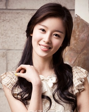 scvboy's profile picture. 비 내리는 어느 봄날, 야외 카페에서 삼겹살을 구어 먹으며 근사한 칵테일을 마시며 후식으로는 깐풍기와 치즈 케익을 즐기는, 낭만과 현실 모두를 즐기는 젊은 여자.