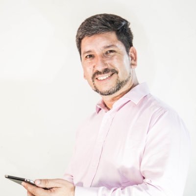 MaldonadoRJorge's profile picture. Creo en Dios, amo mi país, casado con @vifevi, papá de Máximo y Rocío  dueño de @SpaValoro