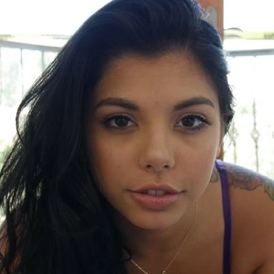 Gina valentina no makeup