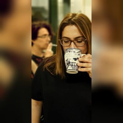 Derelisuzan1's profile picture. bekle ve gör...hayat rengarenk