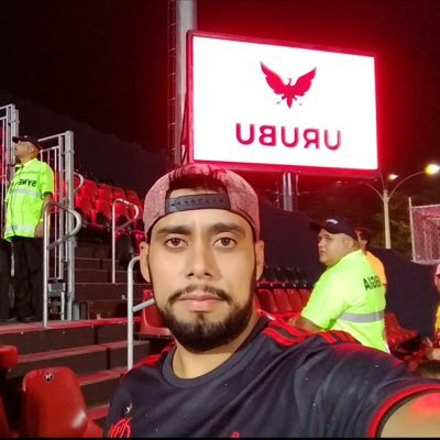 @Flamengo sempre eu ei de ser, é meu maior prazer, velo brilhar,,,🔊🎵 #sempreFlamengo #Queremosacopa https://t.co/CjbclWy4ek