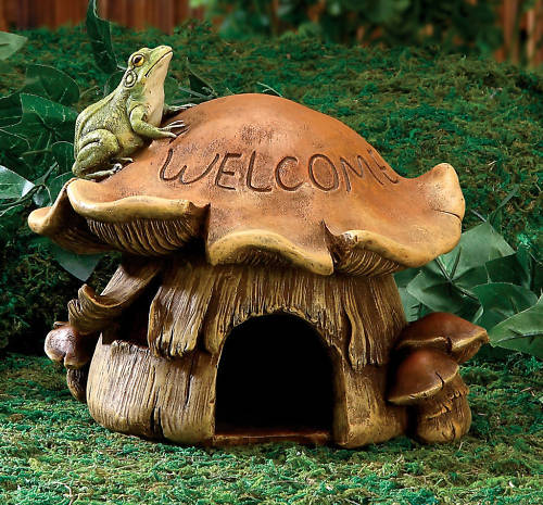 Woodland Wonders is a shop of hand crafted OOAK fantasy art bringing whimsical fantasy and smiles to the lives and homes of others. We also take custom orders.
