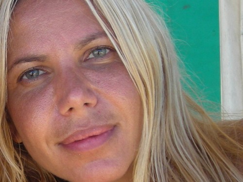 Soy Carina Gallucci. Actriz y Licenciada en psicologia Tengo 2 hijos que amo con locura,Facundo y Abril.Agradezco a Dios,por lo afortunada que soy...