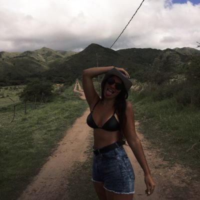 pifiarrr y sonreirrr como estilo de vida 🤙
-no me quejo tanto como parece-
ig: valeen_caula