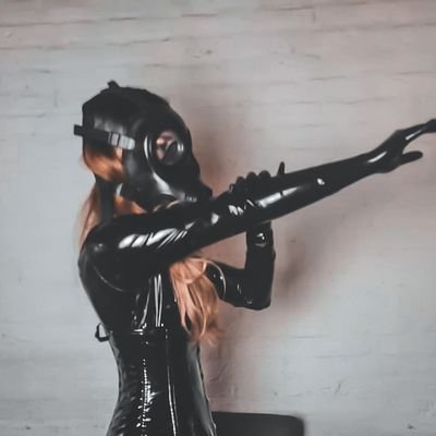 straight dude, in love with powerfull women, strapons, gloves, and latex. Lara of @rope_rubber is in the profile picture
header of the great @weakforjasminm