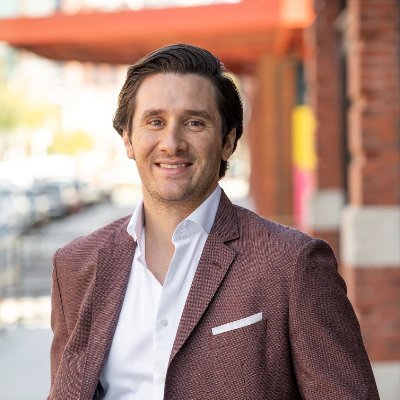 Sean Bossy serves as Principal & Co-Founder of Tether Advisors, specializing in the representation of high-growth retail and medtail companies nationwide.