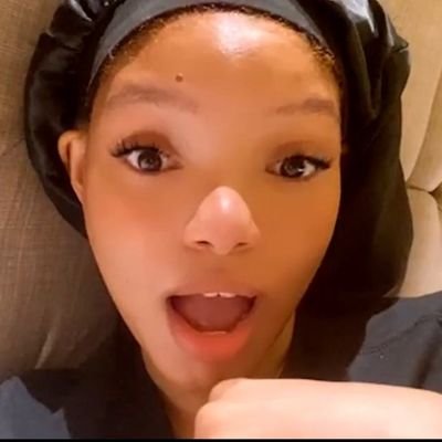 This is a chloexhalle fanpage good energy only allowed ❤