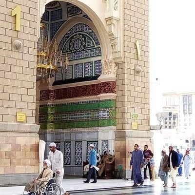 _l95l_'s profile picture. ‏عابِرُ سبيل قد أنَاخ راحلته ليَتزَود، وقد أوشَك أن يرحل.. 
( ربِّ ارحمهُما كمَا ربَّيانِي صَغيرًا)