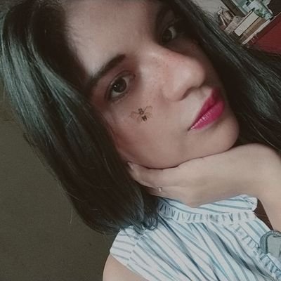 Las resonancias en mi cabeza hilvanan pensamientos anómalos.