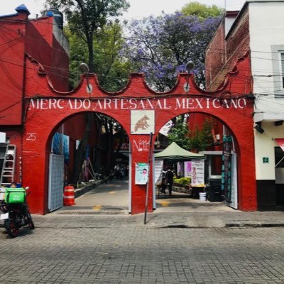 El Mercado de Artesanías más importante de la CDMX en Coyoacán @Alcaldia_Coy 457 Expositores Manualidades DulcesTípicos Alebrijes Barro Joyería y mucho más