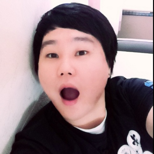 빠른87/애매한토끼/25세/남/B형남자/솔로/대구거주/대학생/경영/차도남/낮가림심함/야구/영화/음악/드라마/무도/뮤지컬/연극/고기사랑/카라멜마끼야또/맛트윗/먹트윗/아이폰유저/선팔하시고 맨션주셔야 맞팔해드림!