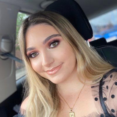 holelizabeth's profile picture. 