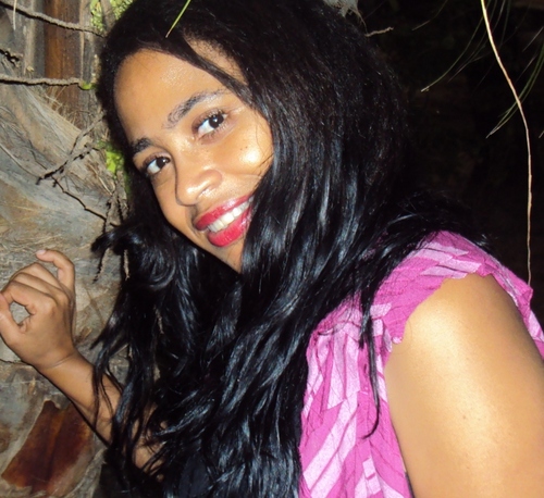 Ligiarasta's profile picture. Quem tentar possuir uma flor, verá sua beleza murchando. Eu nunca serei sua e por isso você terá a mim para sempre!