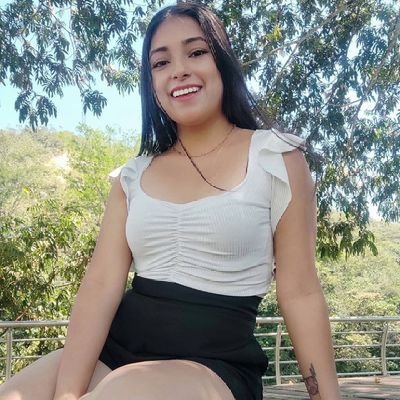 Elenitaponce_'s profile picture. Ninguna vida es completa sin un toque de locura. Polifacética 💞🍂 amo cantar y reir