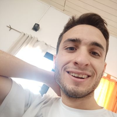 Nose bien cuando pegarle fuerte al medio o a colocar a un palo,pero eso sí nunca va a cambiar seré yo siempre el primero en patear!