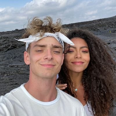 Uma escorpiana que ama Now United e é cadelinha de Beauany 😜😝💙🖤