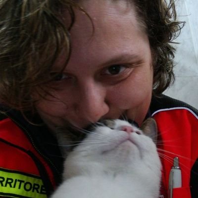 Sono giovane e ho 1 figlia ho un carattere difficile da sopportare ma se mi innamoro sono molto fedele e gelosa ma solo se necessario non mi piacciono le bugie