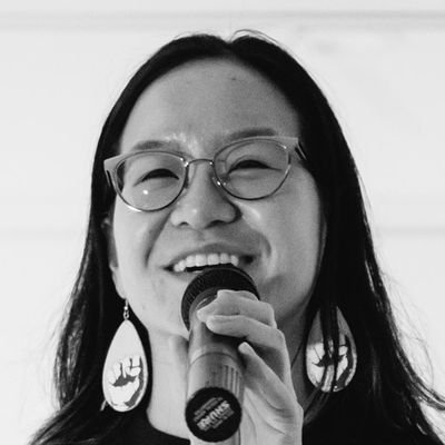 writer, educator, activist (she/her) working on a #memoir #WIP! #VTStudioCenter, Tin House, & Bread Loaf '23! #AAPI #BLM Inquiries: annie@annietan.com