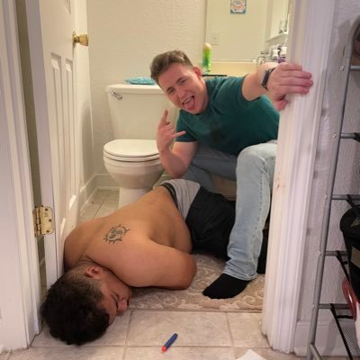 bruhgli's profile picture. sup bitches