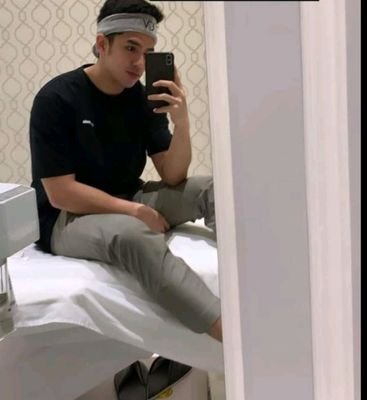 JamesSm29003710's profile picture. UN Fashion Industry https://t.co/mstdOtMeJv so caring and so blinging just love adventure and new friend welcome to my 🧱🧱🧱🧱