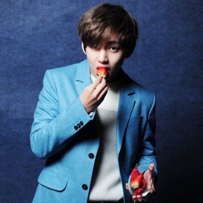 Strawbe48994821's profile picture. V'girl 
뷔
김태형
金泰亨