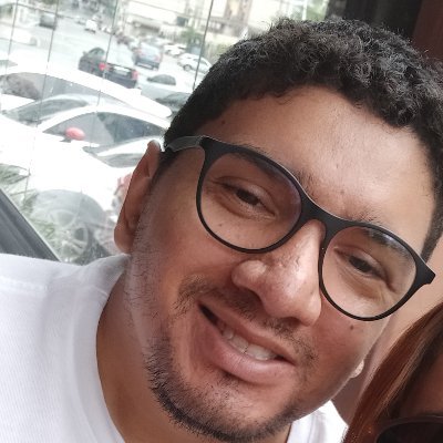 Sou eu, assim mesmo desse jeito, as vezes com vontade de escrever feito louco, outras fico em silêncio absoluto. Mas só observando.