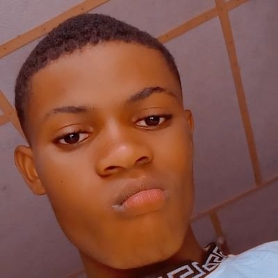 No.1 ijoba mumu Actor,singer,mc, artist, comedian,dancer, for advert or more info, please call 09040087049 thanks you
