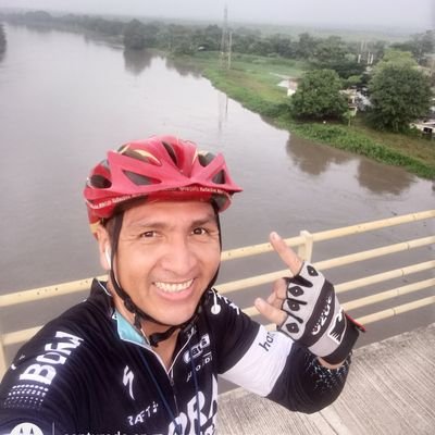 Ciclista por pasión. Uribista por convicción, de derecha hasta morir. 🇨🇴
Ábranse mamertos 🖕