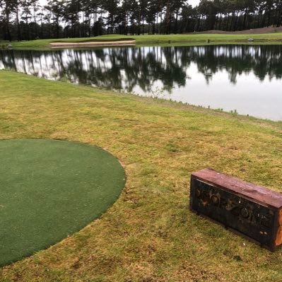 Eelcoast forever-Åhus närmare bestämt. Stolt far till två vuxna, men i mina ögon fortfarande barn. Golf - hellre än bra. Aktier, resor och mat!