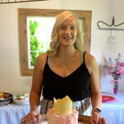 daaani_b's profile picture. momma • ob scrub tech • aunt • wife • ovarian cancer survivor✌️