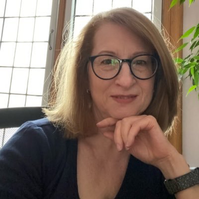 RobinEThornton's profile picture. Strategic marketer. Communications pro. Brand builder. Opinionated fan of the written word, dogs, horses and shoes. Ever learning.