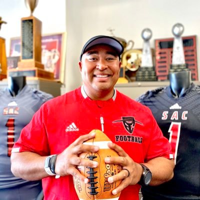 Husband, Father, Teacher, and Coach💯✊🏽🙏🏽💯📍HEAD FOOTBALL COACH SANTA ANA COLLEGE #OURFAMILYvsTheirTeam #WORK2WIN #SACup Cell#: 801-403-7212 IG:@CoachAWhite