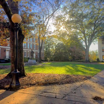 Eh21619206's profile picture. I read for the hot takes. I retweet the interesting ones. Retweets not endorsements.