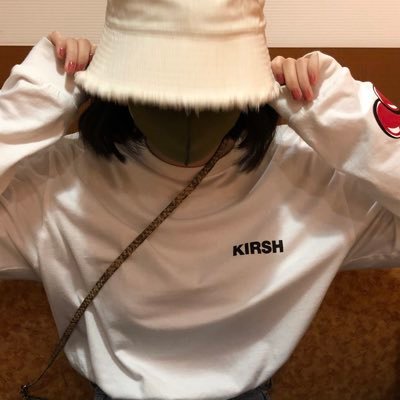 Rrria_a's profile picture. 🤍🖤❔