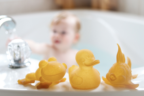 Meet Binko! Our 100% natural rubber pacifier, free from PVC, BPA and phthalates. Follow his daily life with baby Max, and share your own #MyPacifierSays tweets!