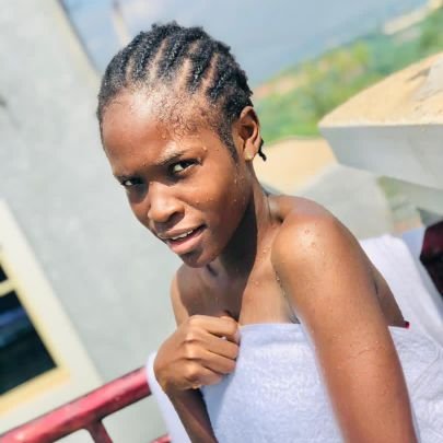 HallyPraise's profile picture. 