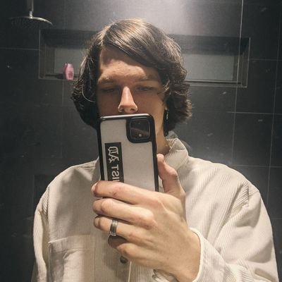 netherpIace's profile picture. 23 - 🌱 - naarm - he/him