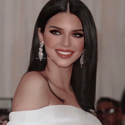 XX. ❝ She had just enough madness to make her interesting. ❞ Omega Purasangre. |