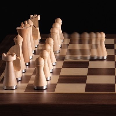 The most advanced chess board into a classic look.