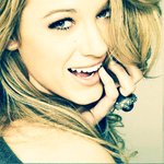 Laura Lively - @MlleLively Twitter Profile Photo