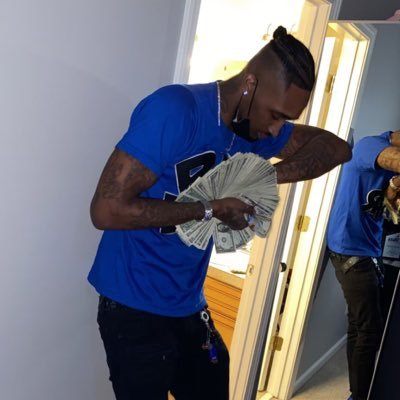 〽️emphis 901 Content Creator. Straight Black Male 6’5 27 years old. I bartend for a living come get drunk PROUD MUNCH😋 Birthday January 29 Cashapp: $NigleJames